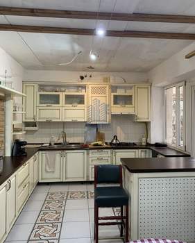 Дом 300м&sup2;, 3-этажный, участок 7 сот.  