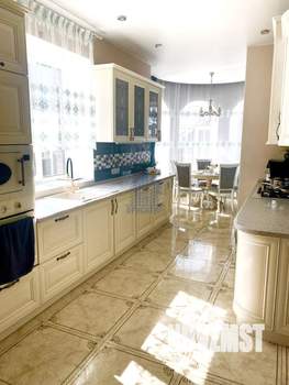 Коттедж 350м&sup2;, 3-этажный, участок 15 сот.  