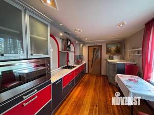 Коттедж 220м², 2-этажный, участок 6 сот.  