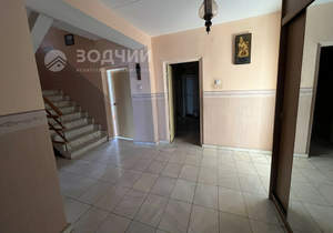 Дом 313м&sup2;, 3-этажный, участок 8 сот.  