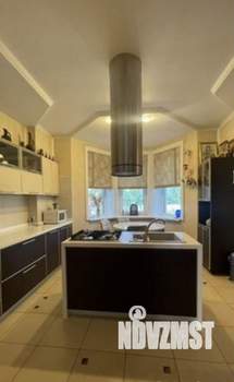 Коттедж 350м², 3-этажный, участок 30 сот.  