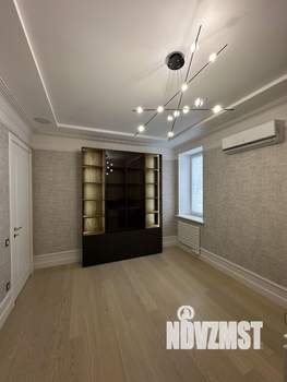 Дом 220м&sup2;, 2-этажный, участок 10 сот.  