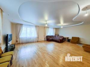 Дом 428м², 3-этажный, участок 7 сот.  