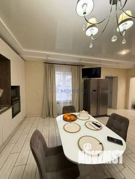 Дом 170м&sup2;, 2-этажный, участок 6 сот.  