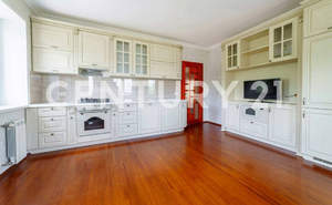 Дом 242м&sup2;, 3-этажный, участок 8 сот.  