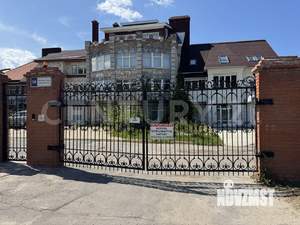 Таунхаус 864м&sup2;, 3-этажный, участок 7 сот.  