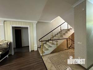 Дом 800м², 3-этажный, участок 12 сот.  