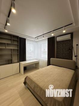 Дом 220м&sup2;, 2-этажный, участок 10 сот.  