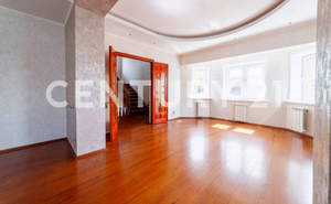 Дом 242м&sup2;, 3-этажный, участок 8 сот.  