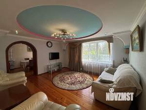 Коттедж 220м&sup2;, 2-этажный, участок 6 сот.  