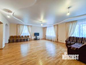Дом 428м², 3-этажный, участок 7 сот.  