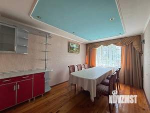 Коттедж 220м², 2-этажный, участок 6 сот.  