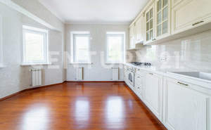 Дом 242м², 3-этажный, участок 8 сот.  