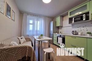 1-к квартира, посуточно, 35м2, 2/13 этаж