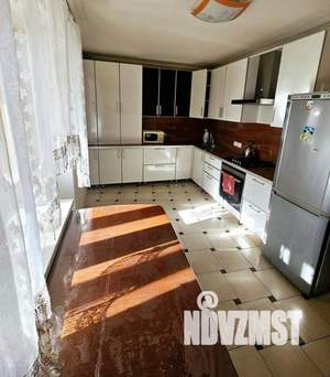 2-к квартира, посуточно, 75м2, 1/1 этаж