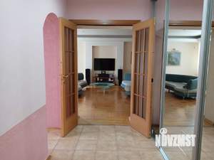 4-к квартира, вторичка, 243м2, 1/5 этаж