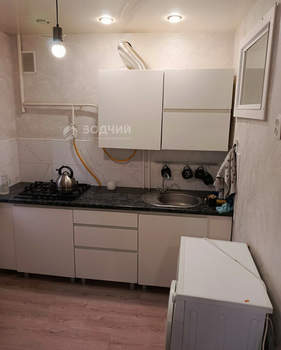 2-к квартира, вторичка, 42м2, 1/4 этаж