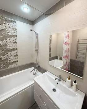 2-к квартира, вторичка, 75м2, 1/16 этаж