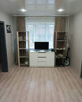 2-к квартира, вторичка, 42м2, 1/4 этаж