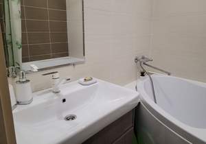 2-к квартира, вторичка, 63м2, 1/9 этаж