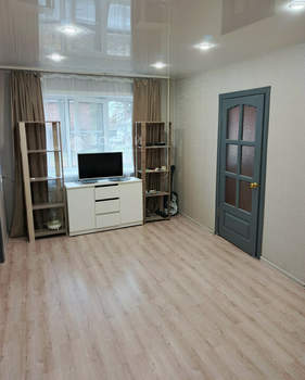2-к квартира, вторичка, 42м2, 1/4 этаж