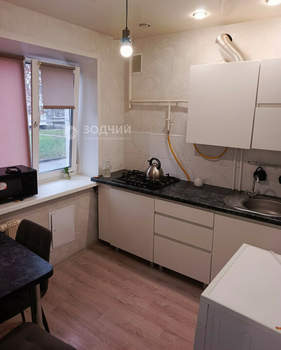 2-к квартира, вторичка, 42м2, 1/4 этаж